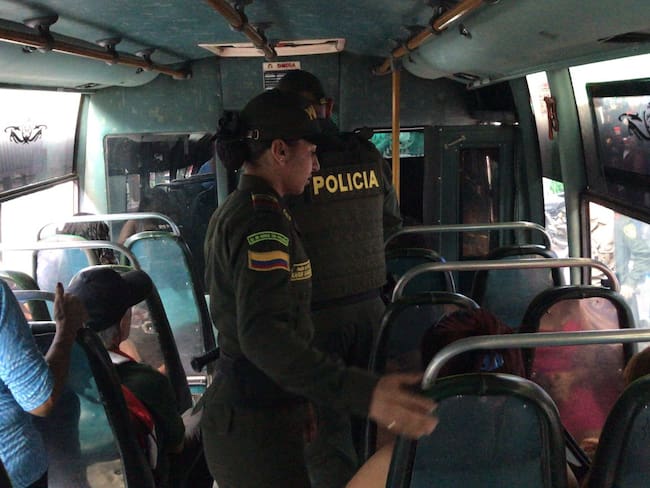 Policía ocupa buses urbanos en busca de delincuentes