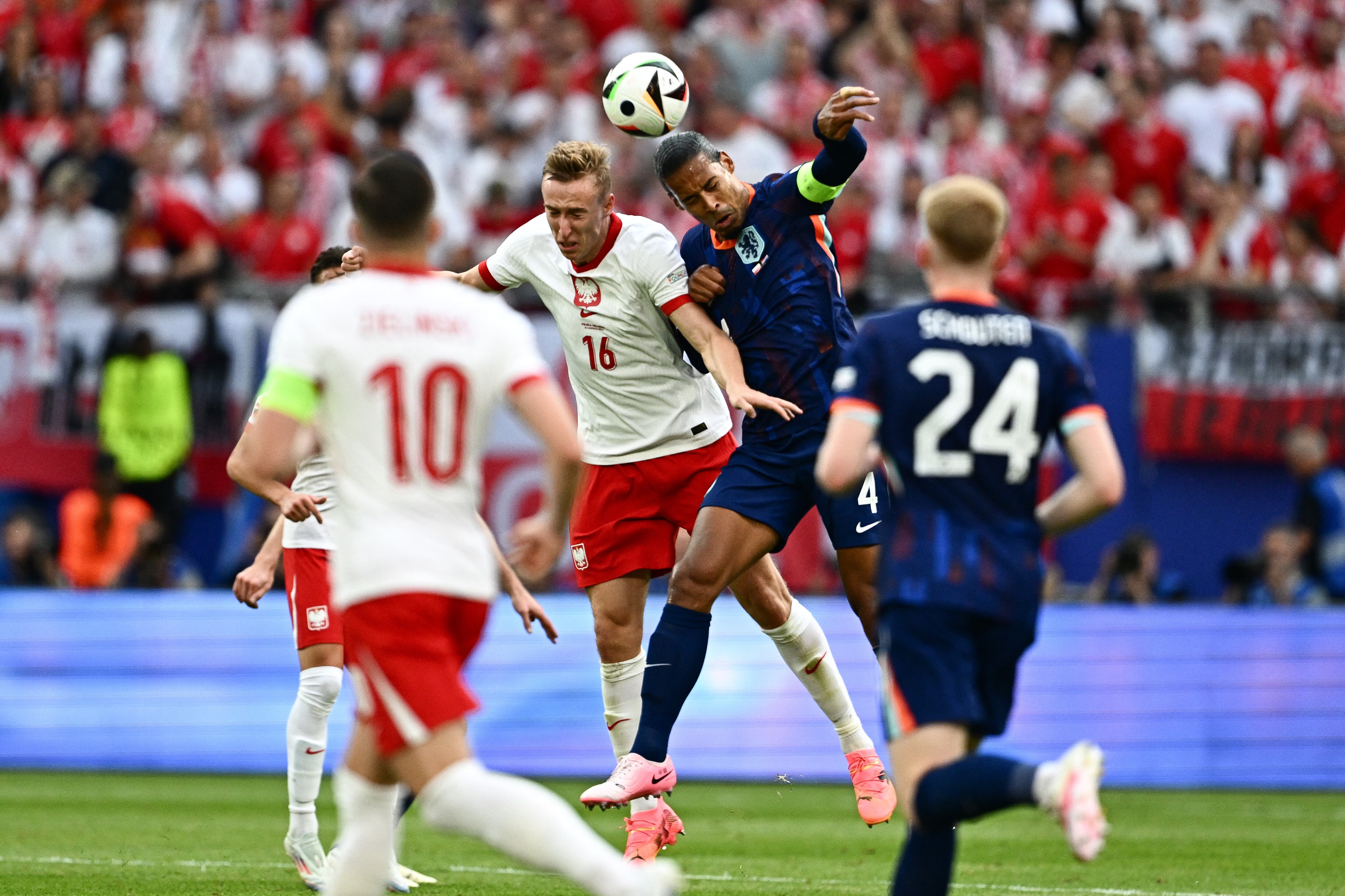 Polonia Vs. Países Bajos / EUROCOPA. (Photo by GABRIEL BOUYS / AFP) (Photo by GABRIEL BOUYS/AFP via Getty Images)
