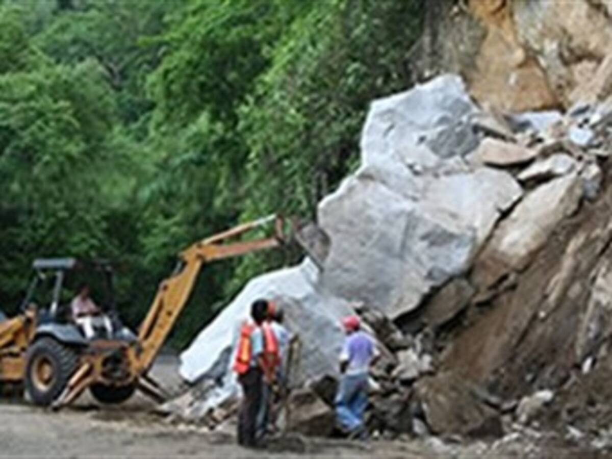 Las fuertes lluvias provocan cierre total a siete vías en el país: Policía de Carreteras