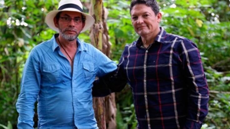 Fotografía del general Alzate con Pastor Alape provoca polémica