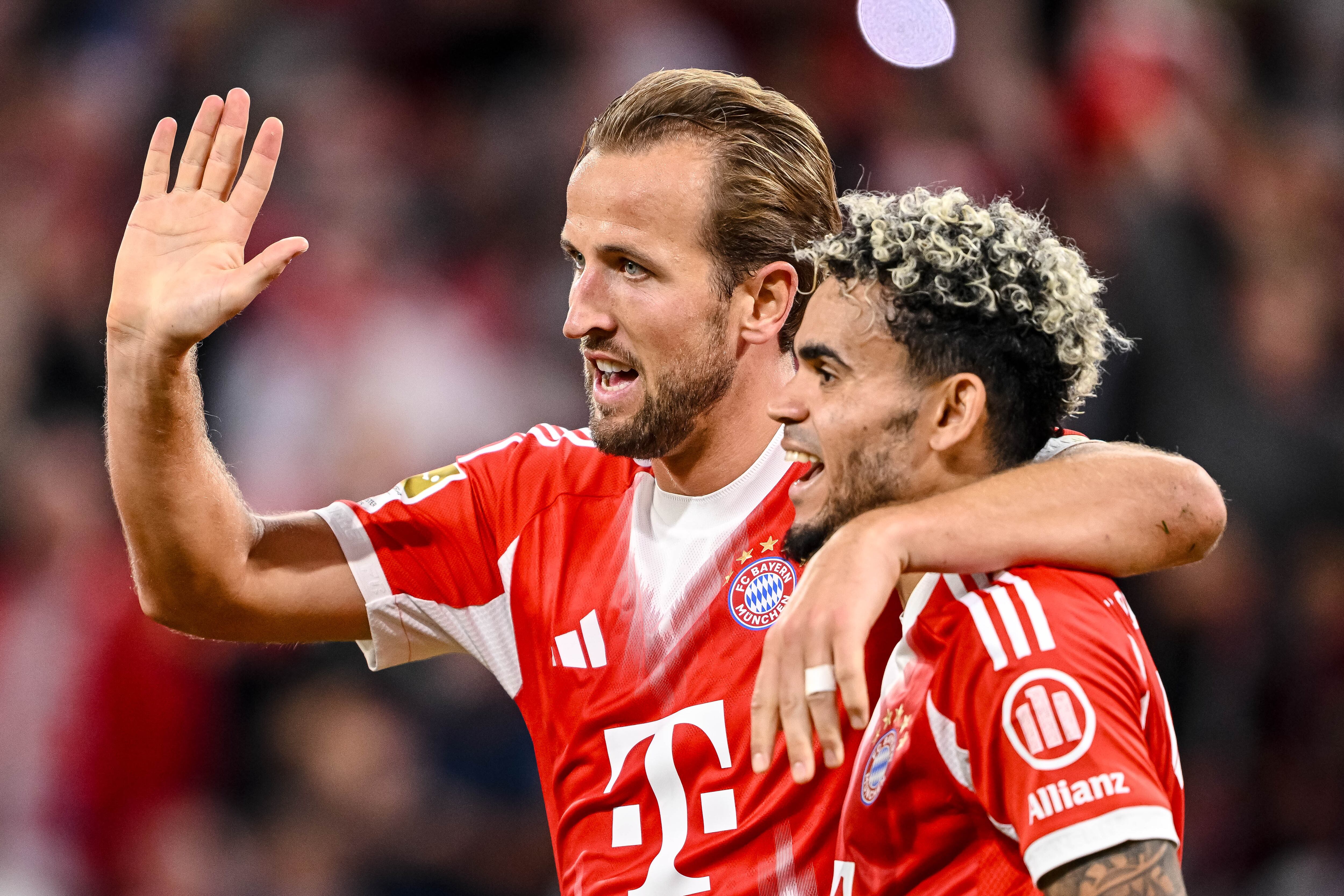 Luis Díaz junto a Harry Kane, jugadores del Bayern Múnich. (Photo by Harry Langer/DeFodi Images/DeFodi via Getty Images)