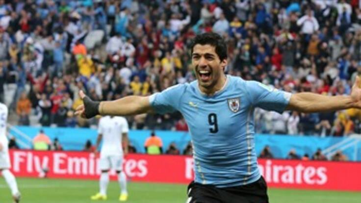Luis Suárez se recuperó y marcó el primero para Uruguay ante Inglaterra