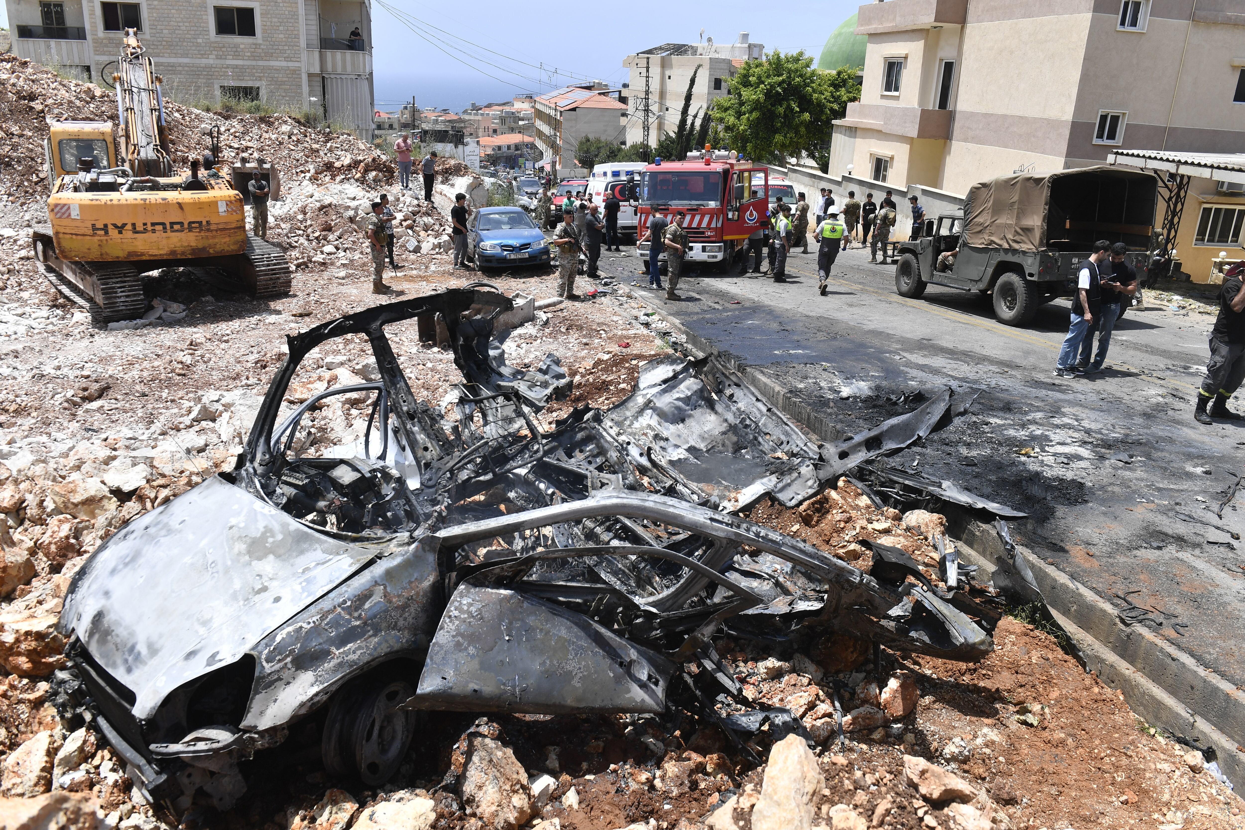 Ataques israelíes al sur de Beirut dejan ocho muertos, dos de ellos niños (Photo by Houssam Shbaro/Anadolu via Getty Images)