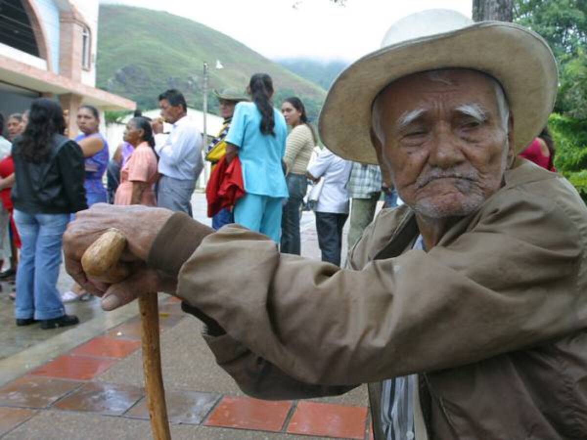 Comisión del gasto público recomendó subir la edad de jubilación