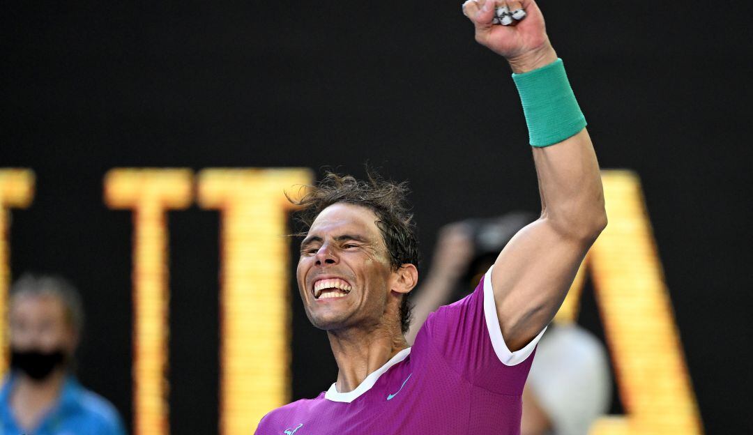 Rafael Nadal festeja tras superar al canadiense Denis Shapovalov.