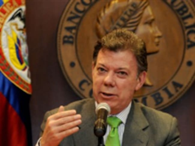 Santos se reunirá este martes con sectores económicos para enfrentar coletazos de la crisis