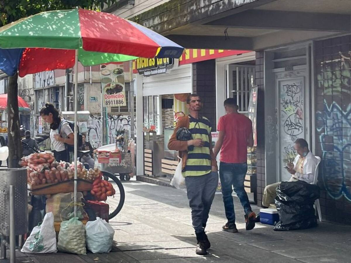 Comerciantes de Plaza 51 preocupados por llegada de vendedores ambulantes