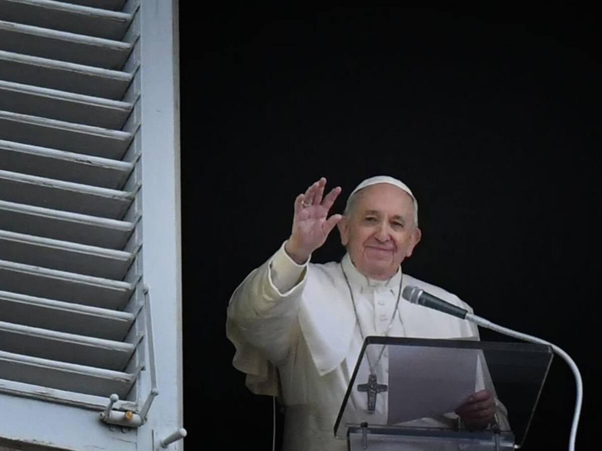 "El papa está acompañando a la humanidad en esta crisis": Austen Ivereigh