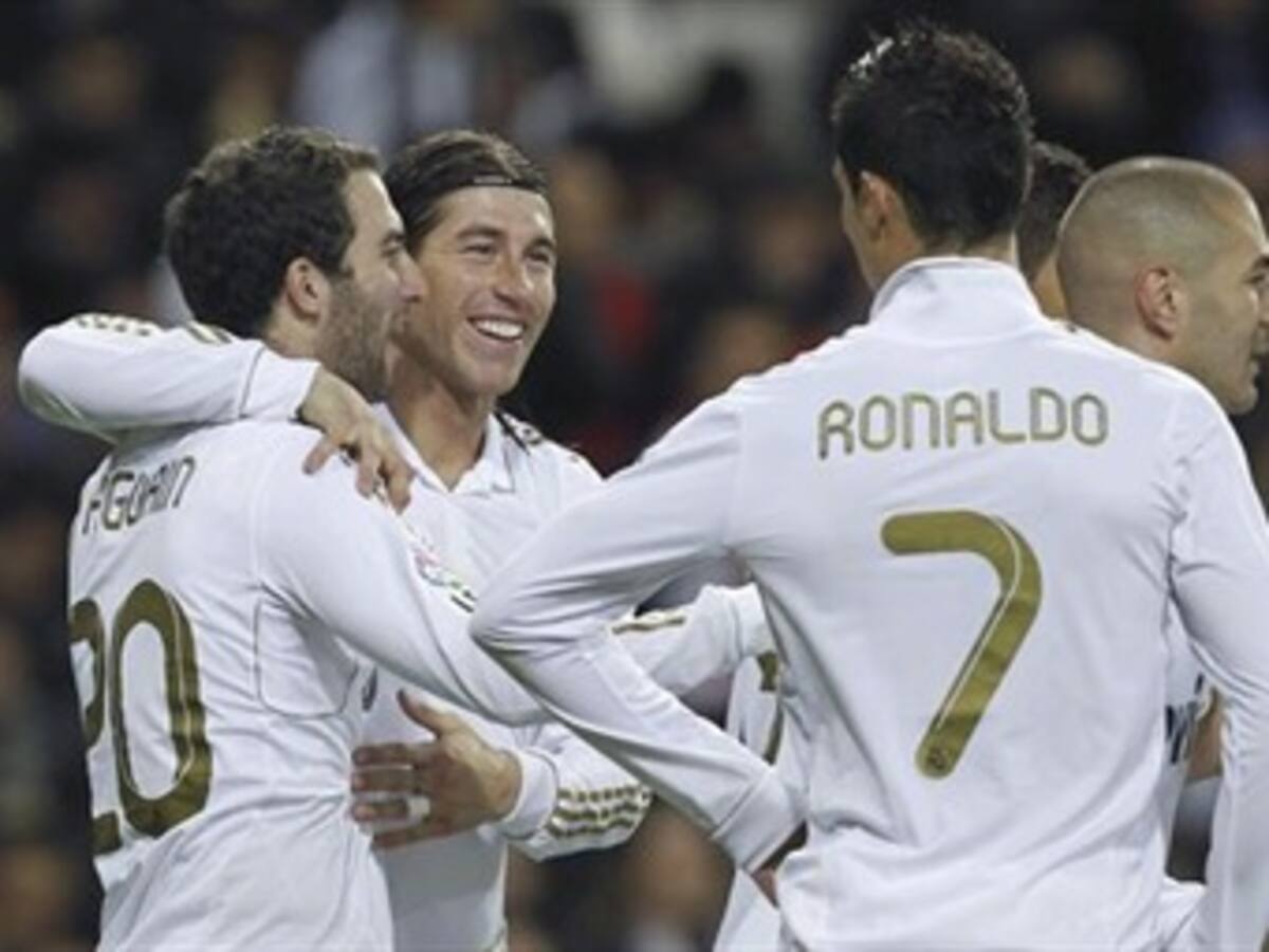 Real Madrid golea al Granada y es líder absoluto en España