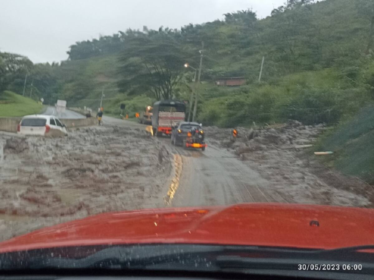 Vía Manizales - Medellín, en la Concesión Pacífico Tres, cerrada por derrumbe