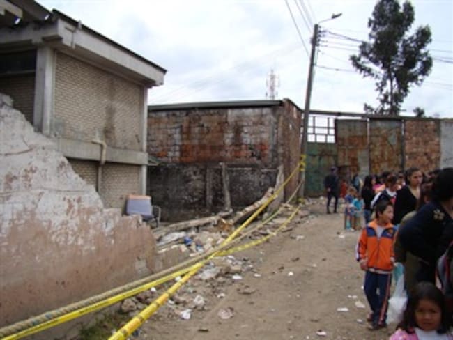 Siete heridos por colapso de muro en la Modelo de Bogotá