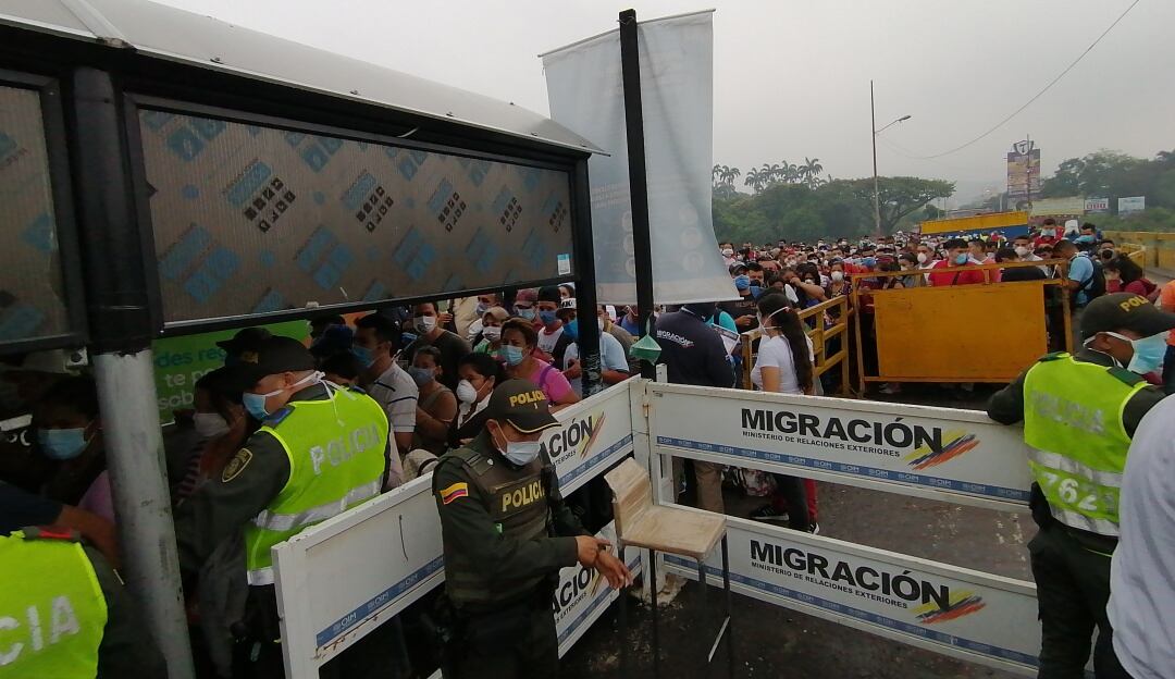 Paso por puentes internacionales al inicio de la pandemia en marzo del 2020