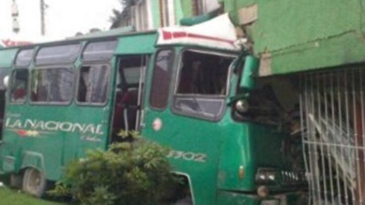 Bus colisionó contra una vivienda en Suba