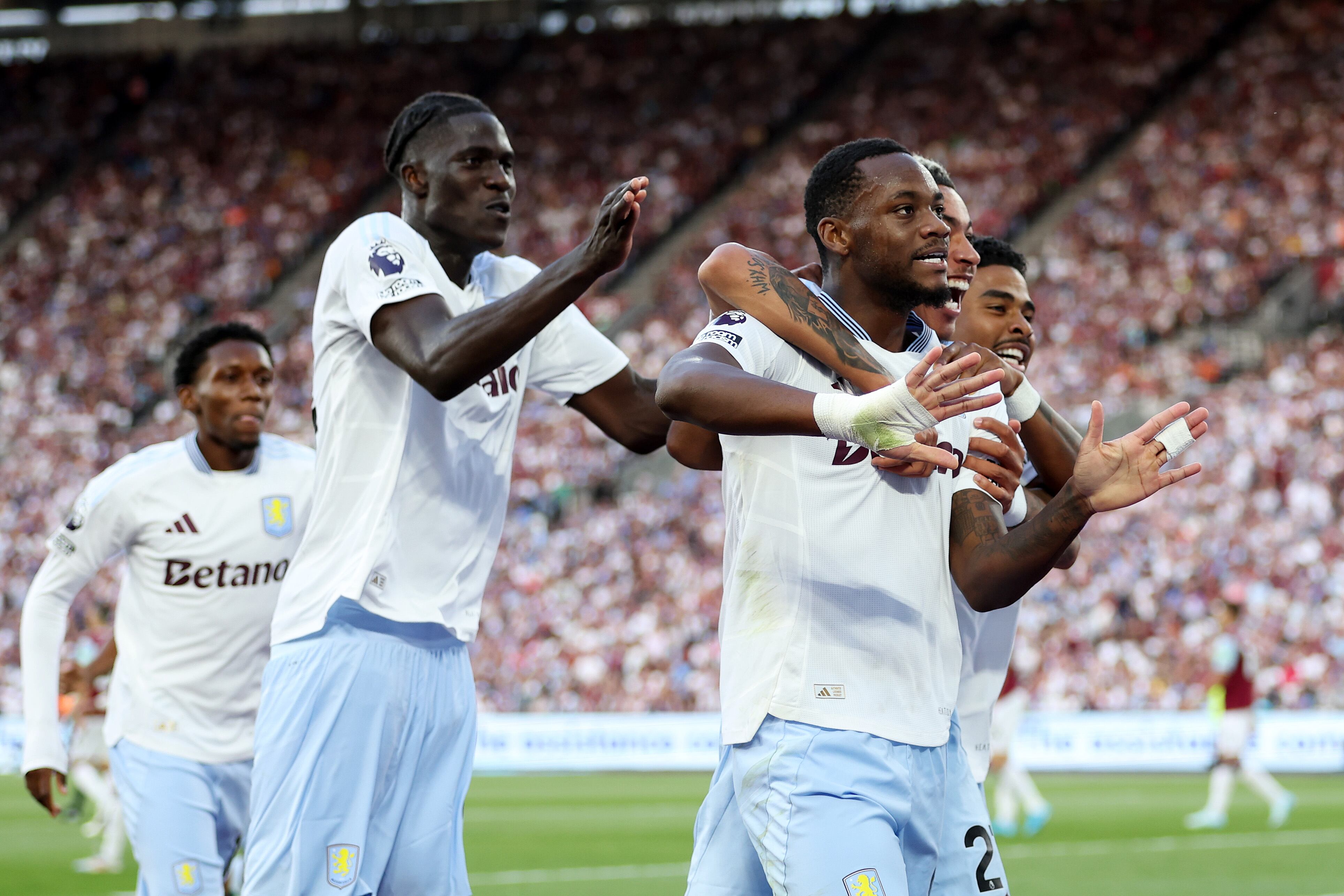 Jhon Jader Durán celebra el gol de la victoria del Aston Villa sobre el West Ham United. (Photo by Bryn Lennon/Getty Images)