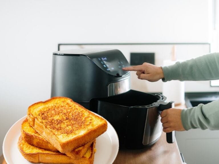 Cómo tostar pan en la airfryer y que no se queme: tiempo y temperatura ideales/ Getty Images