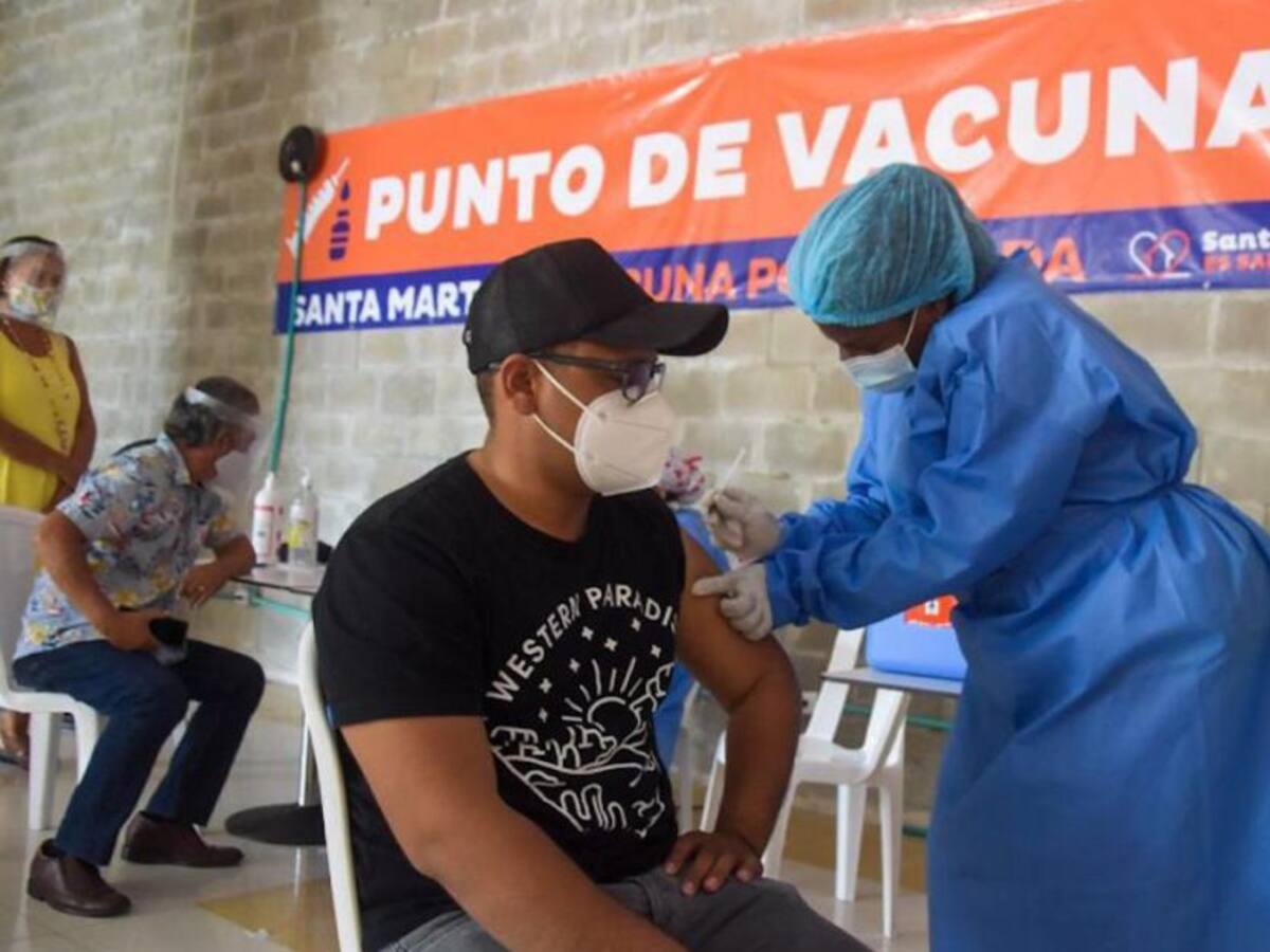 Mayores de 40 años ya pueden agendar cita para vacunación en Santa Marta