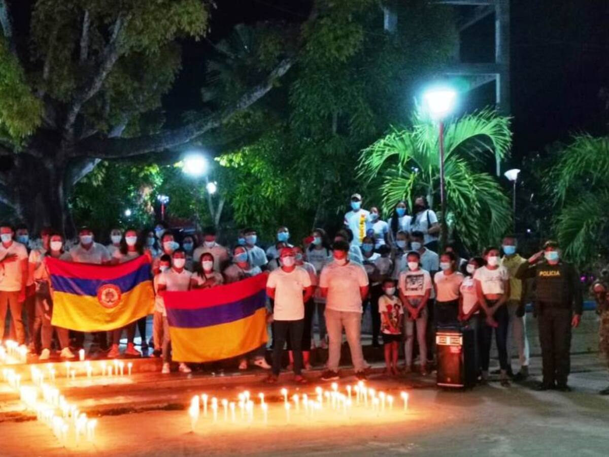Con velatón, ciudadanos apoyaron a la Policía en Bolívar