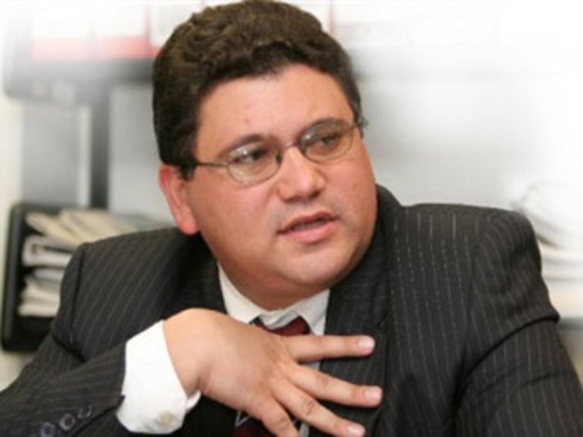 Ex superintendente asegura que dirá la verdad sobre las notarias, así la tapen