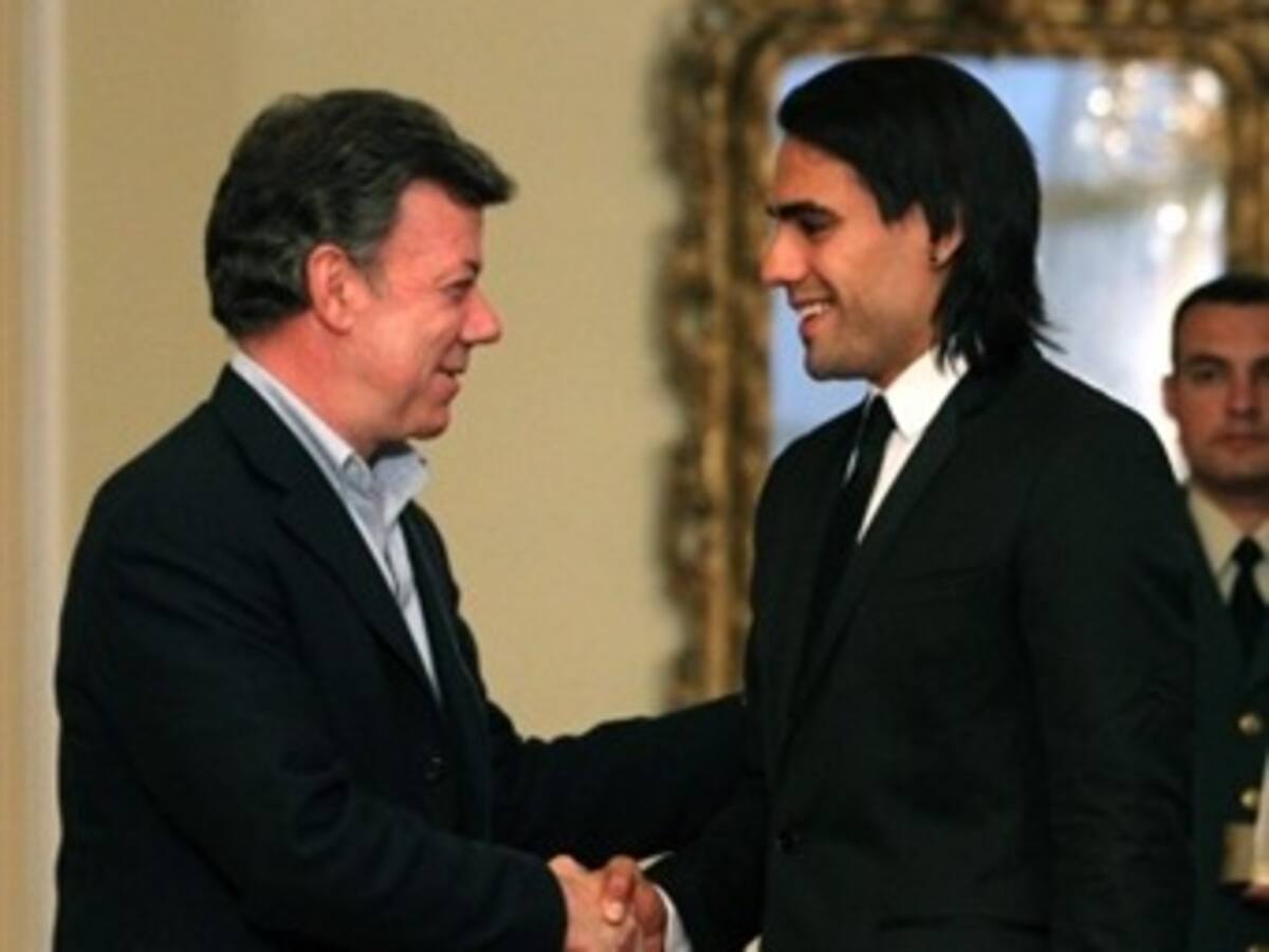 Presidente Santos dedica columna a Falcao en el El País de España
