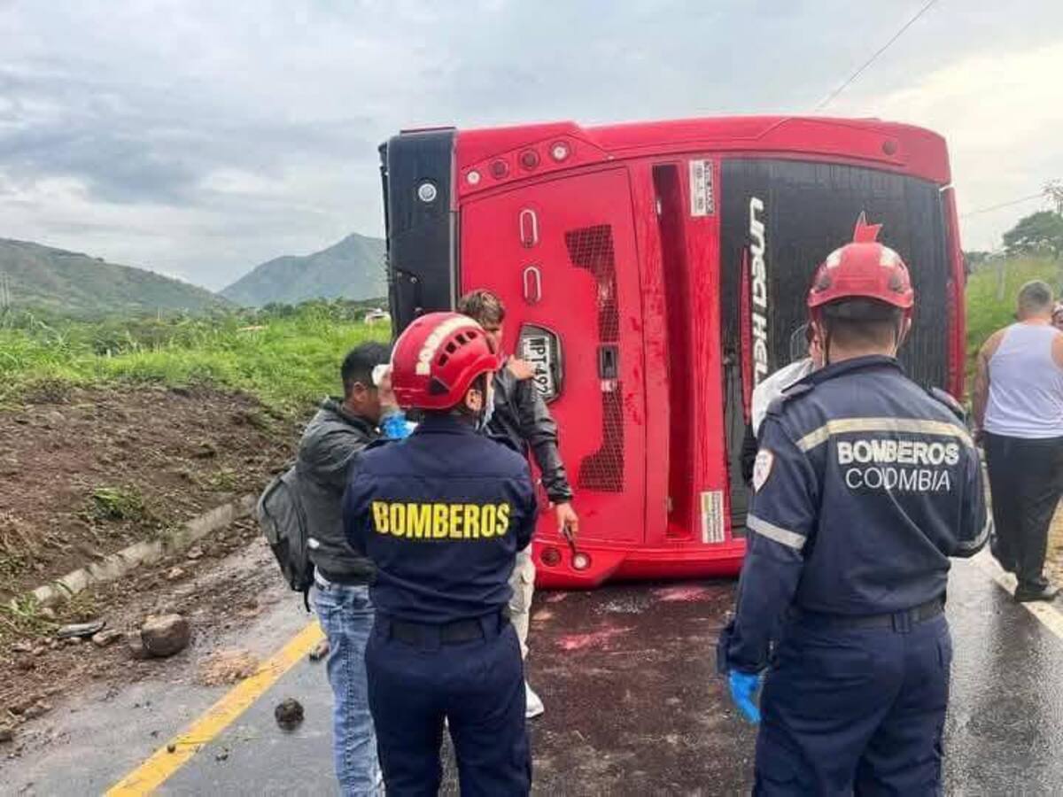 Accidente de bus en vías del Huila, deja seis personas heridas.