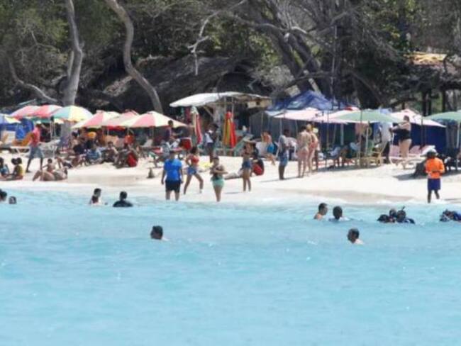 Salvavidas atendieron emergencia por lancha volcada en Playa Blanca