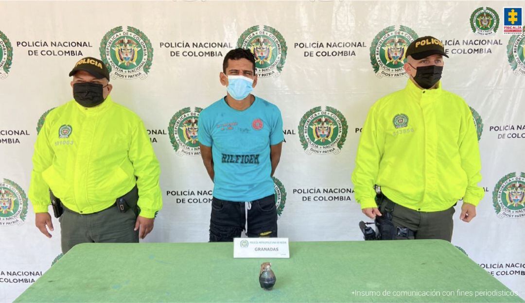 Al interior de la vivienda donde residía, le fue hallada una granada con la que pretendía perpetrar el hecho.