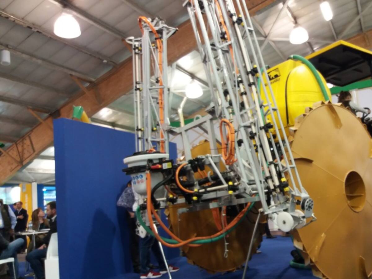 Prepare, siembre, fumigue y abone con un tractor