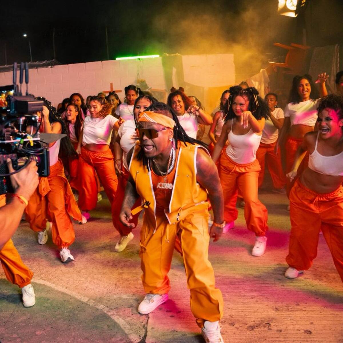 Mr. Black lanzó el álbum ZOYEE con un concierto desde la cárcel de mujeres