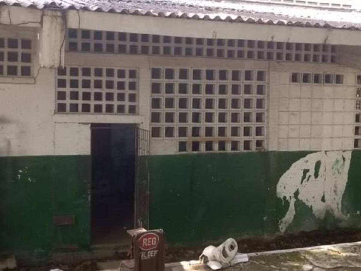 Estudiante del colegio INEM está intubada en UCI por el COVID-19