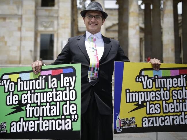 Bogotá. 27 de Agosto del 2019. El colectivo de abogados José Alvear Restrepo realiza el lanzamiento de la campana "Dulce Veneno, la marca de la mentira" que se llevó acabó en la Plaza de Bolívar.