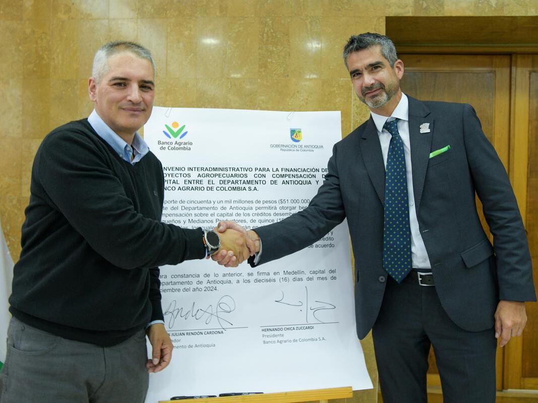 Firma convenio agrario en Antioquia- foto gobernación