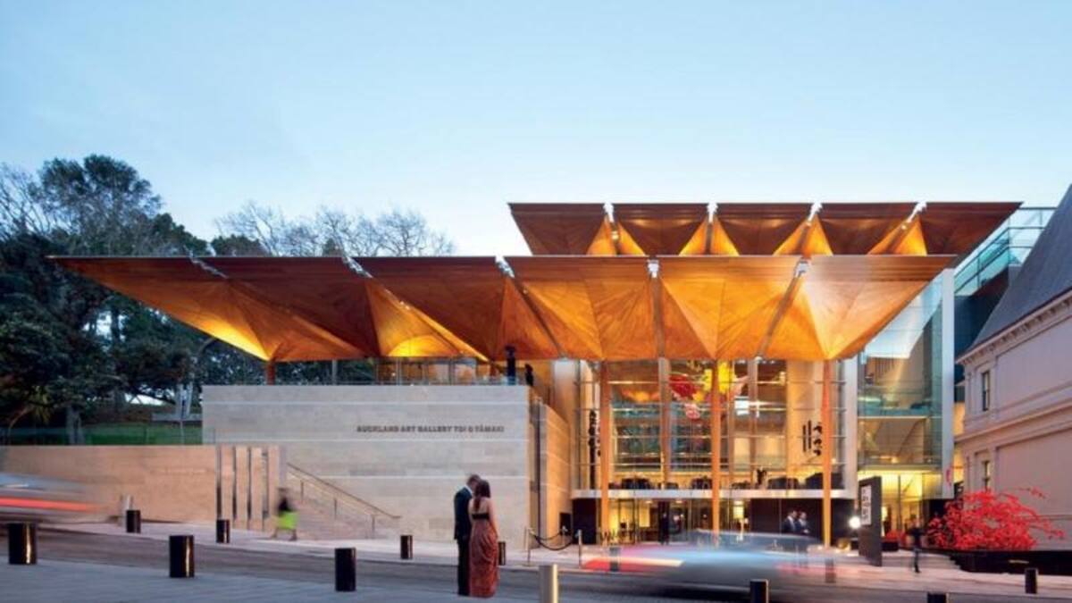 Los ganadores del premio Festival Mundial de Arquitectura 2013 se revelaron en Marina Bay Sands, Singapur. Una galería de arte en Auckland, Nueva Zelanda, fue designada como el Edificio Mundial del Año, superando a los 12 finalistas en la categoría de Cultura, antes de triunfar sobre las otras 16 categorías de ganadores