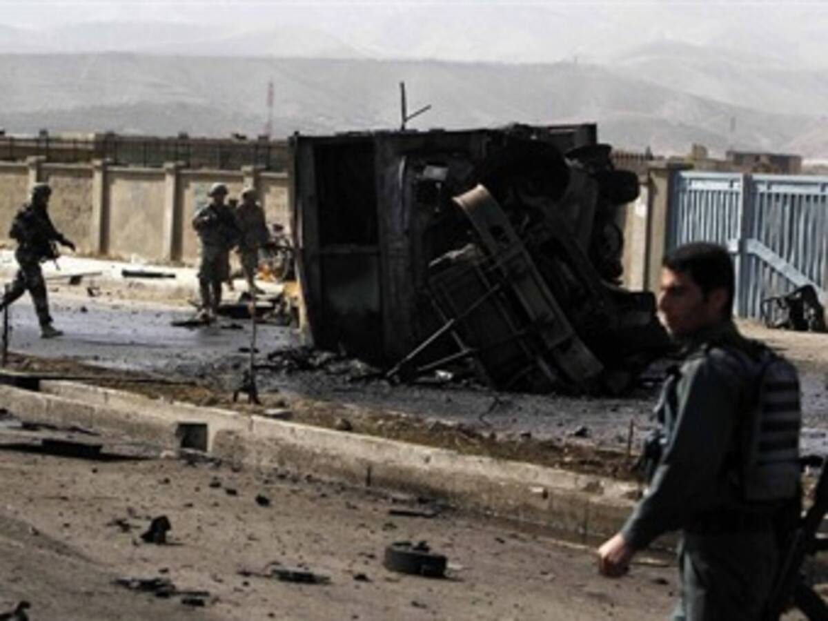 Mueren cuatro afganos y trece soldados de la OTAN en ataque suicida en Kabul