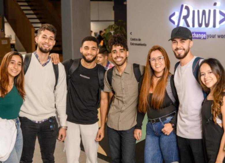 Becas desarrollo de Software en Riwi.