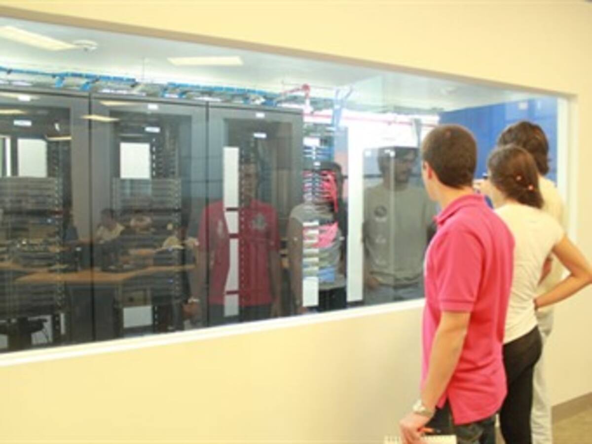 Inauguran supercomputador para investigaciones científicas en Medellín