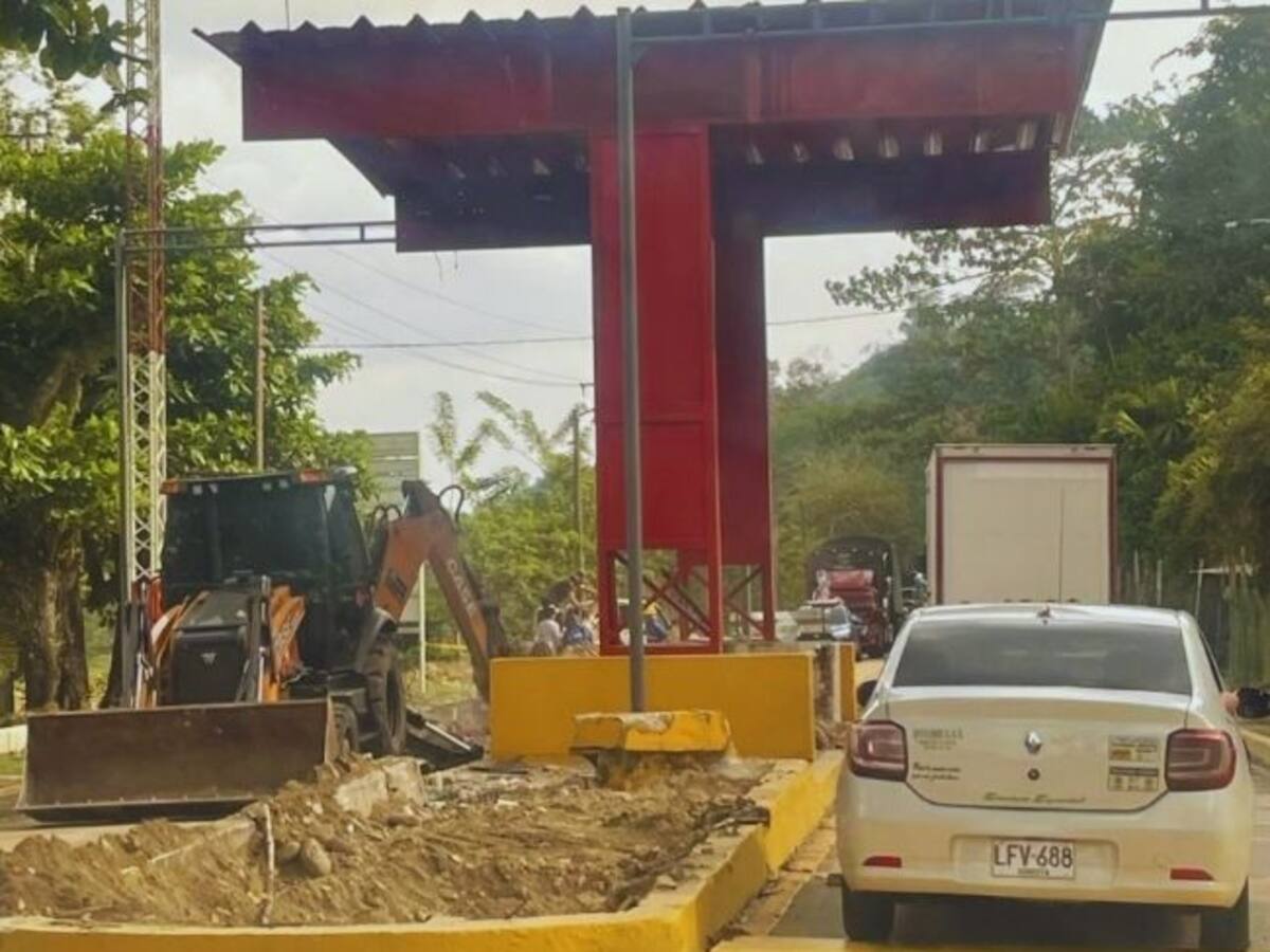 No va más: empezó el desmonte del peaje de El Playón