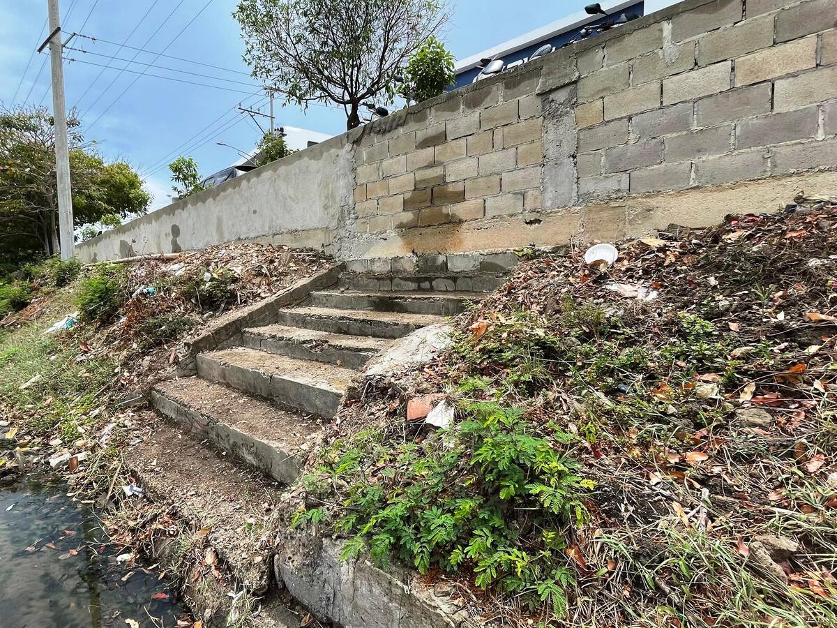 Suspenden obra de una empresa que puso en riesgo a los peatones en el barrio Chile
