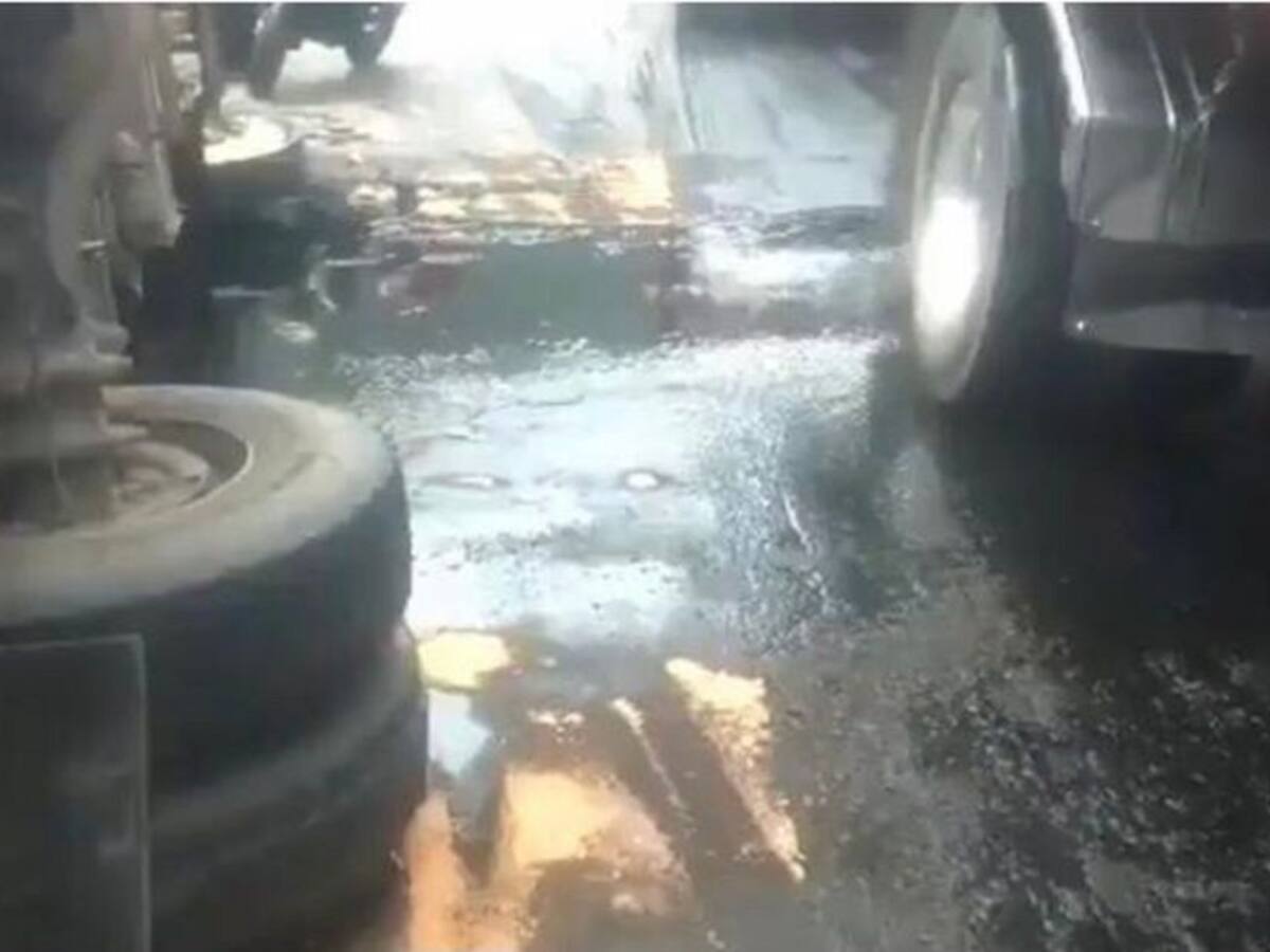 VIDEO: Camión accidentado vierte aceite sobre el Chicamocha