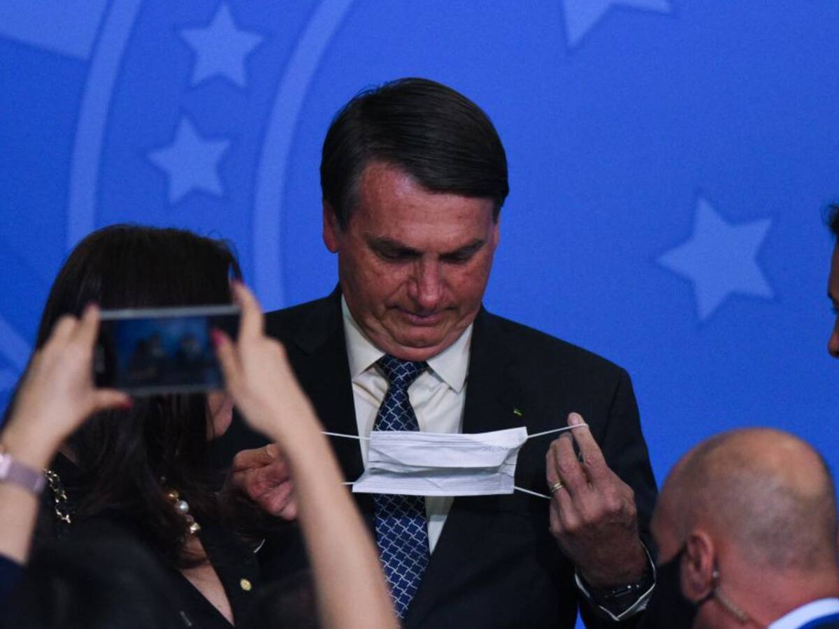 Comisión del Senado acusa a Bolsonaro de homicidio por gestión de pandemia