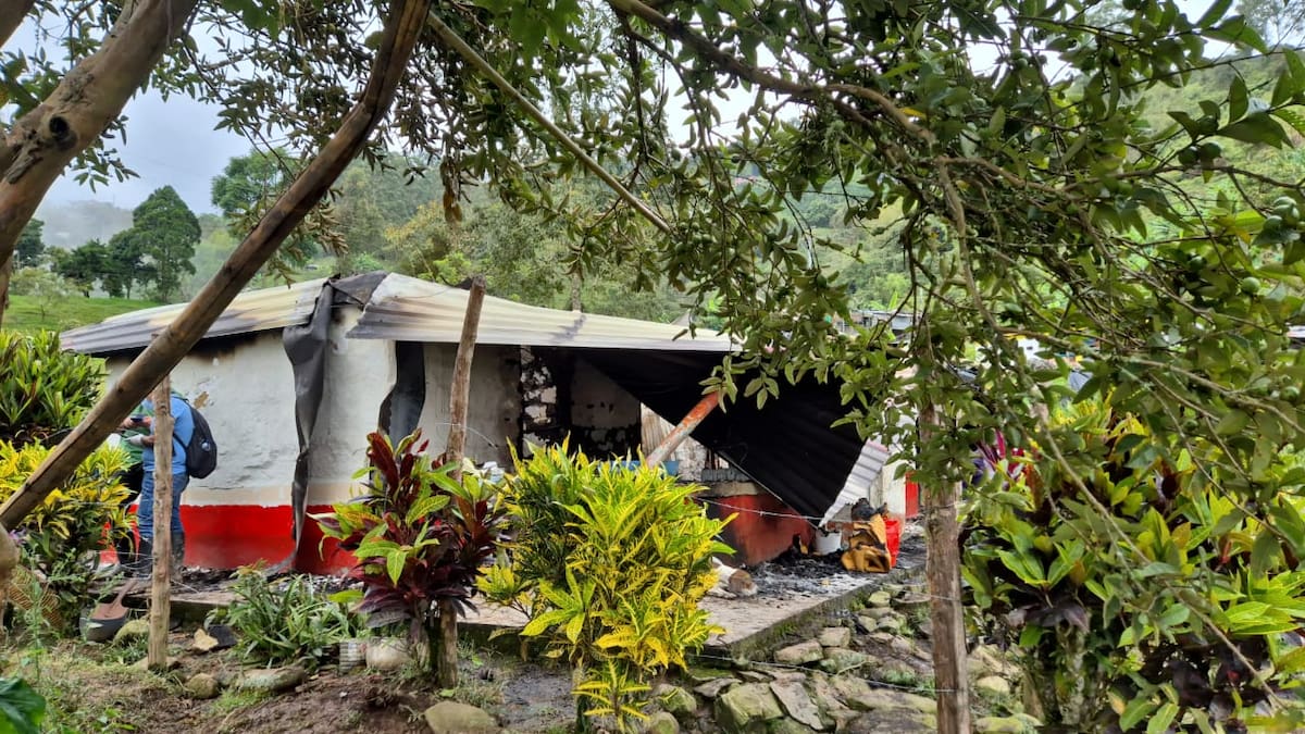 Incendio dejaría por lo menos 4 personas fallecidas de una misma familia en Marmato, Caldas