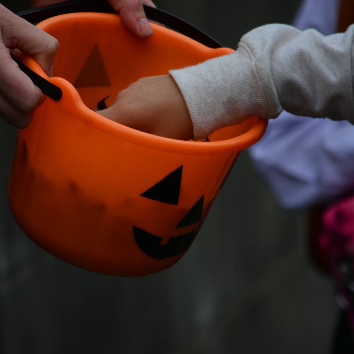 ¡Aliste sombrilla! lloverá el día de Halloween