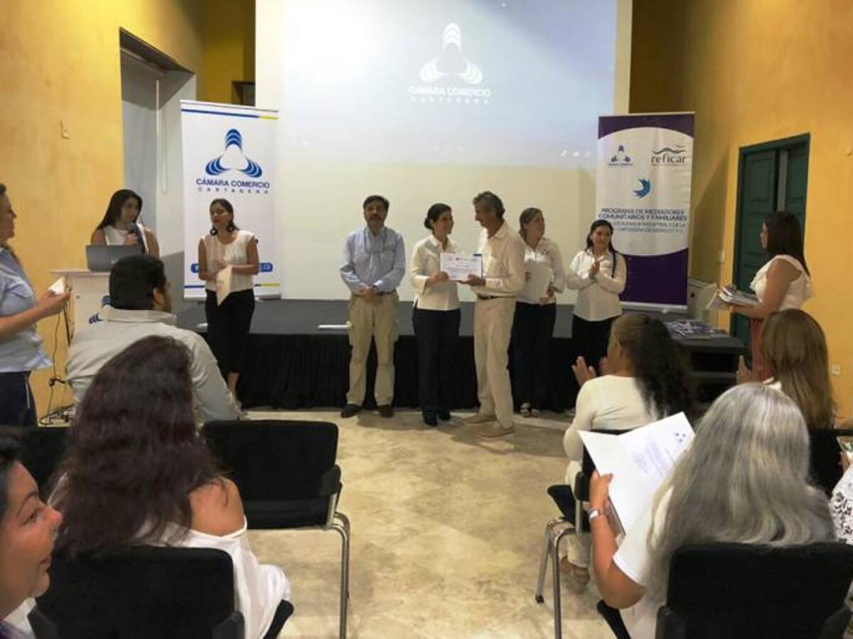 Refinería de Cartagena y Cámara de Comercio certifican 45 nuevos mediadores