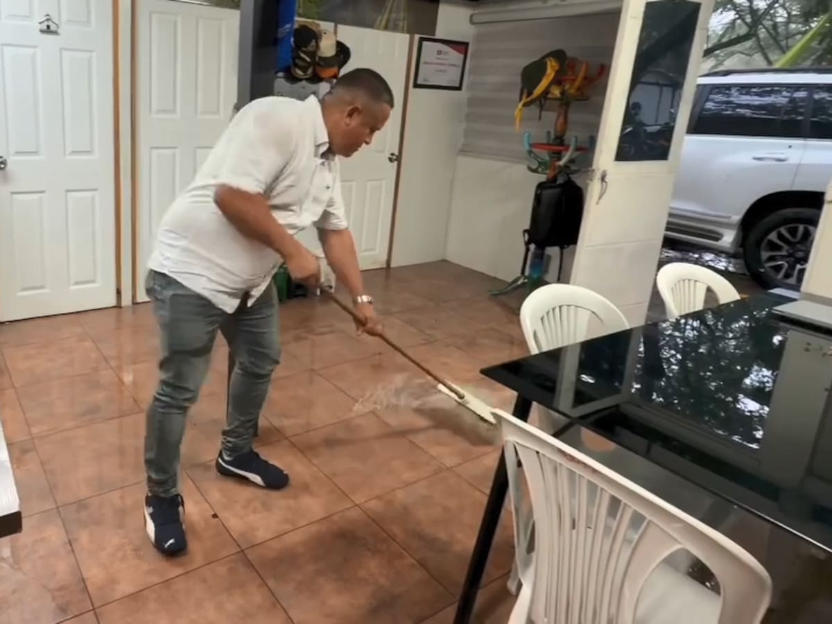 Alcalde de La Pintada trabaja desde un contenedor que se inunda: así son las difíciles condiciones