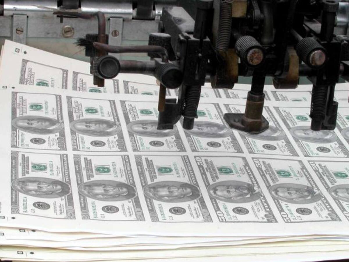 El dólar cierra en promedio en $3.003 y gana 20 pesos