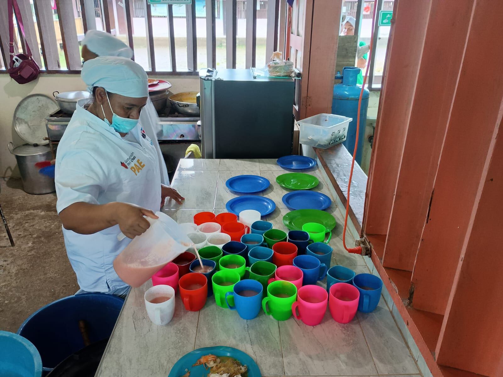 En varias zonas rurales del Chocó, los alimentos del PAE deben recorrer ríos, vías sin pavimentar y caminos veredales para llegar a las instituciones educativas más apartadas del departamento. Foto: suministrada.