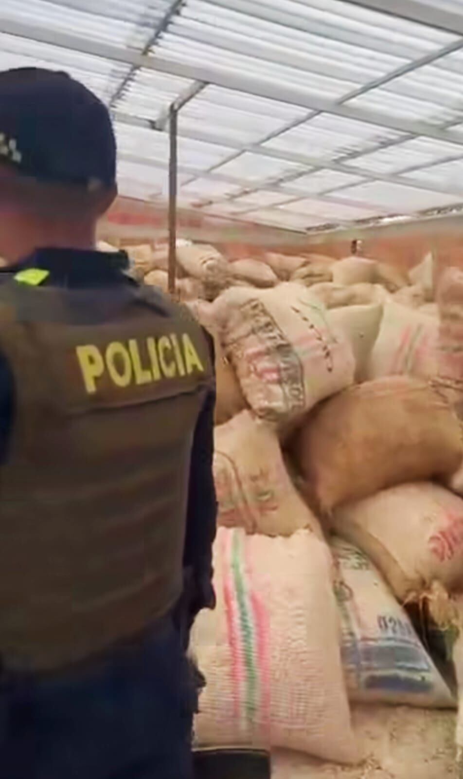 Café robado fue hallado por la Policía en zona rural de Silvania, Gigante.