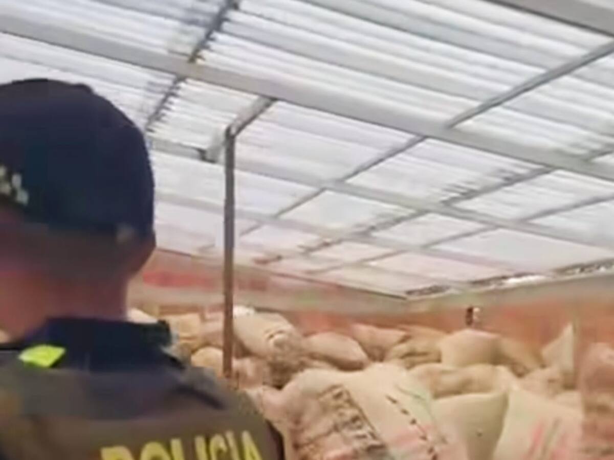 Asalto en la vía La Plata–Neiva terminó con recuperación de 22 toneladas de café