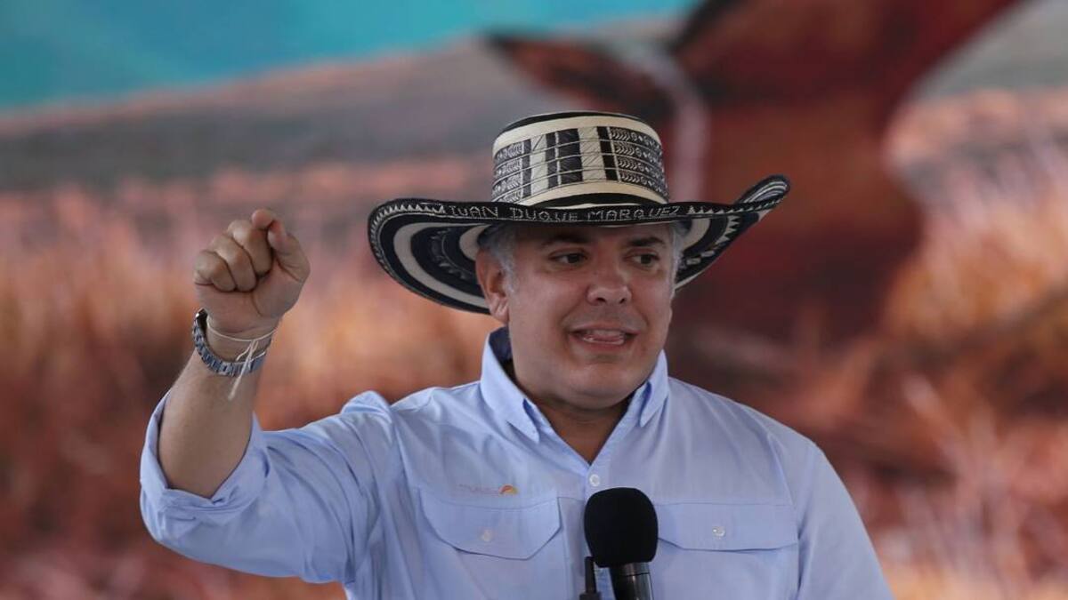 "Pediremos una investigación de los hechos": Duque tras desplome de plaza de toros