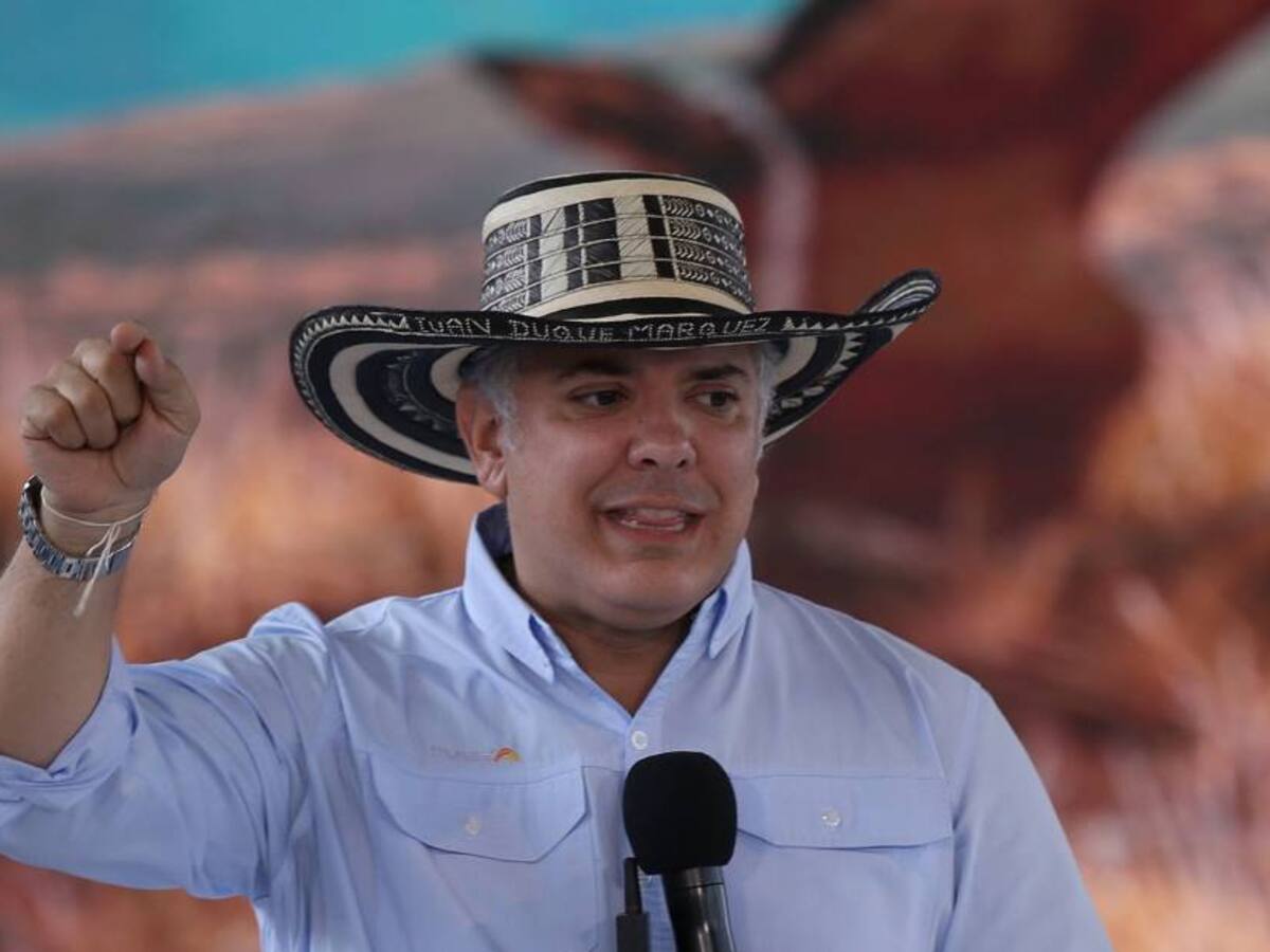 "Pediremos una investigación de los hechos": Duque tras desplome de plaza de toros