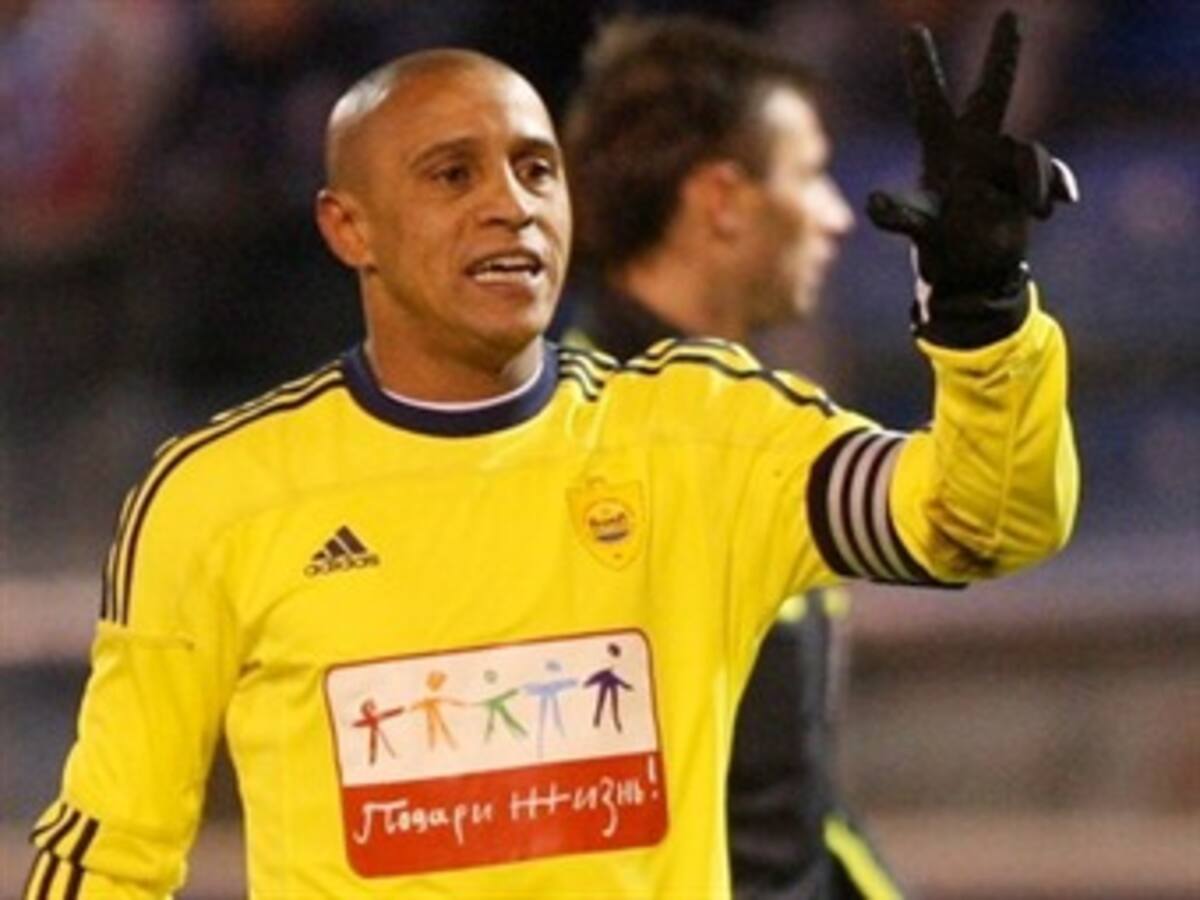 El Zenit multado por insultos racistas contra Roberto Carlos